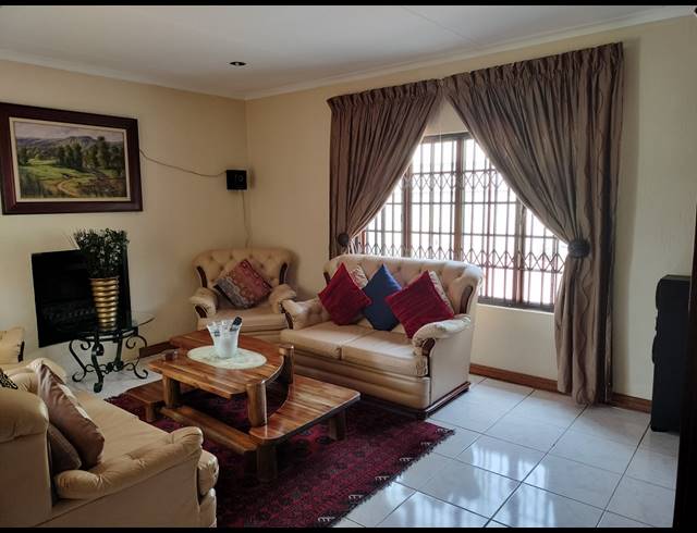 4 BEDROOM FREEHOLD FOR SALE IN MONTANA PARK